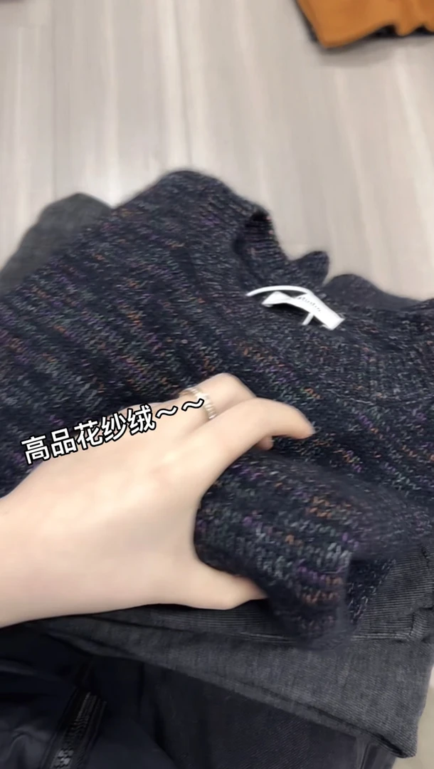 米蓝家名殿！巨高级好看～花纱绒套头慵懒毛衣外套8322