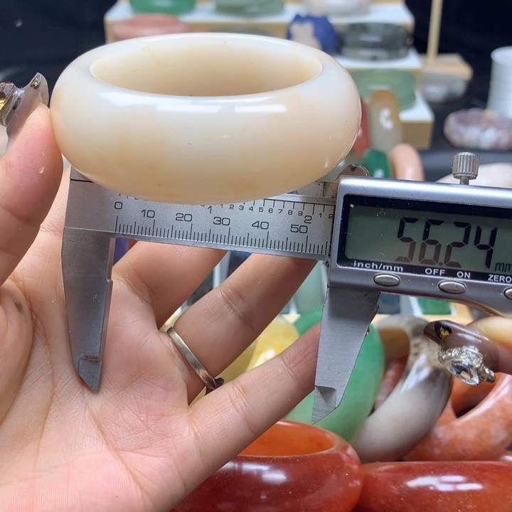 未镶嵌手镯石英质玉