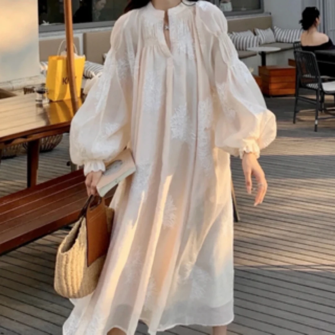 90%天丝法式高级感刺绣慵懒宽松灯笼袖连衣裙大裙摆长裙