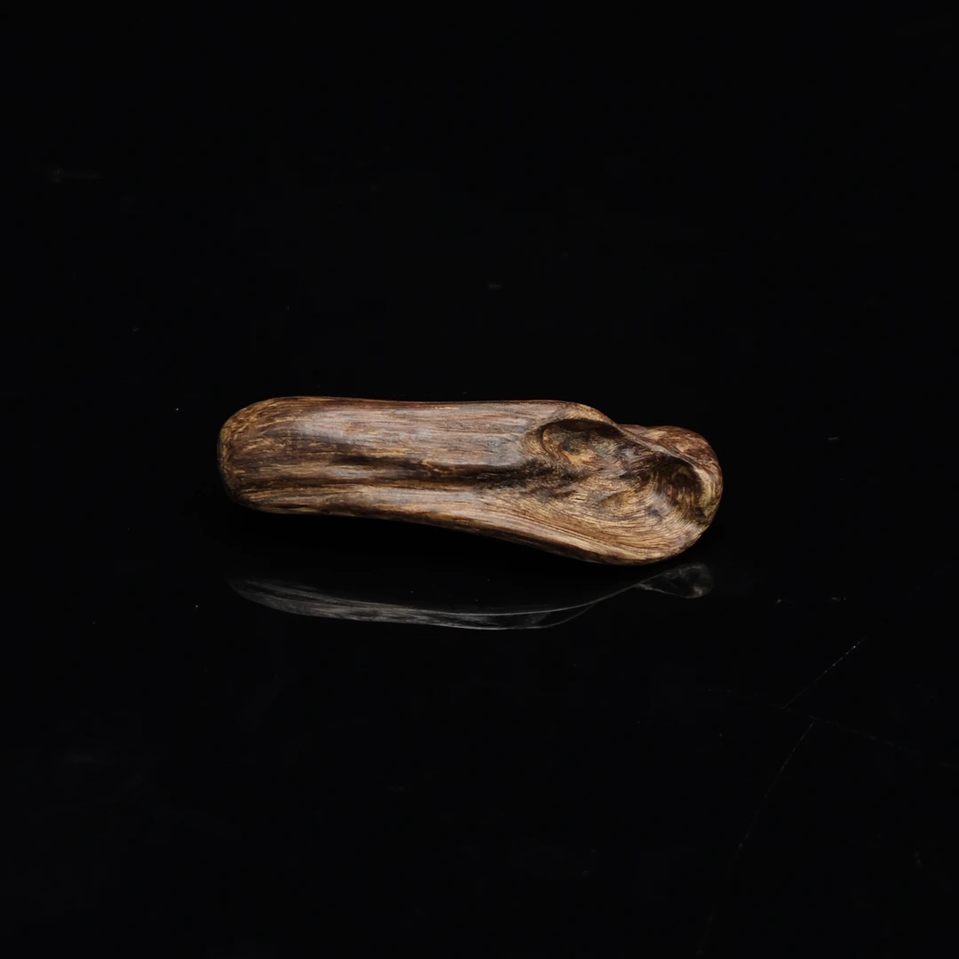 4479越南惠安沉香红油秒沉水原料5.9x2x1.4cm 5.92g