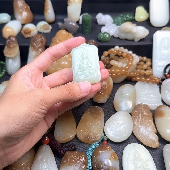 和田玉未镶嵌颈饰