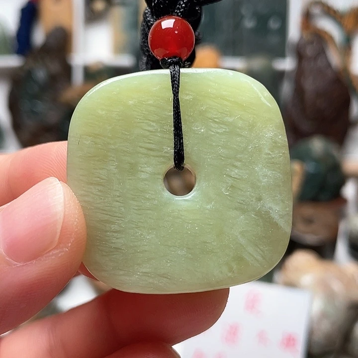 未镶嵌蛇纹石玉挂件