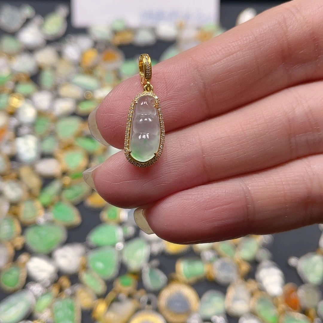 翡翠颈饰18K金镶嵌?****天然翡翠18kA货