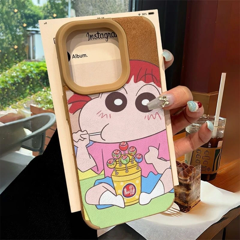 蜡笔小新妮妮适用苹果16PROMAX手机壳iPhone15潮款14毛皮13美拉德
