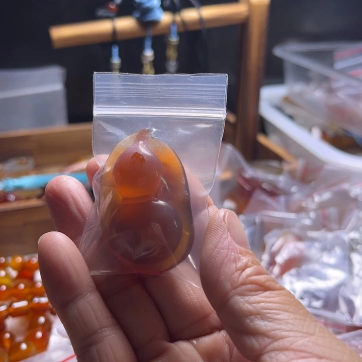 玛瑙/玉髓颈饰合金?**镜