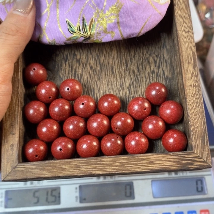 泥塑花蕊夫人1.5瑕疵珠香包约45克