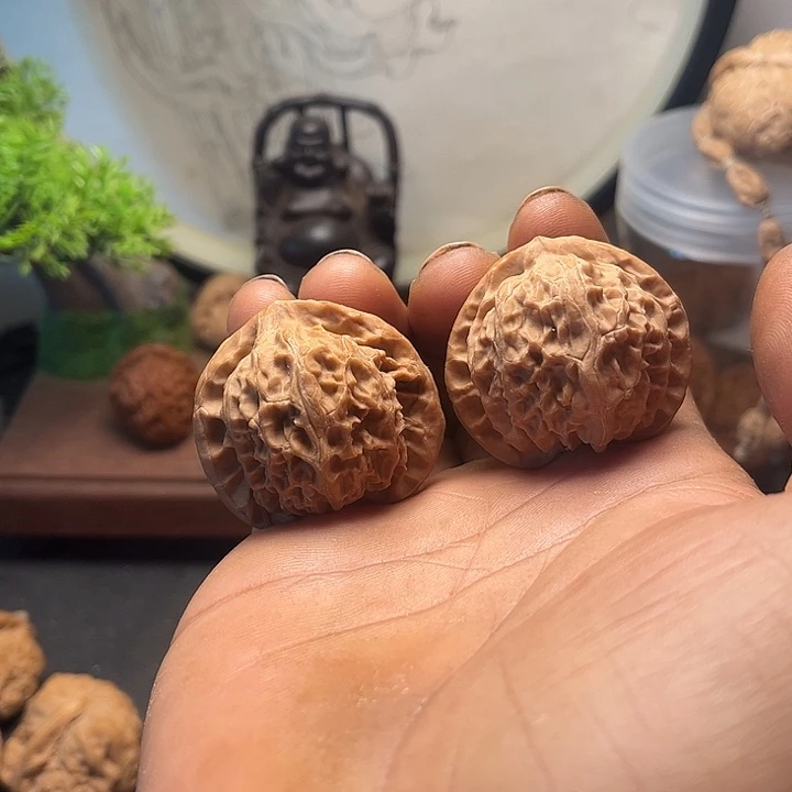 文玩核桃吊坠40宫灯