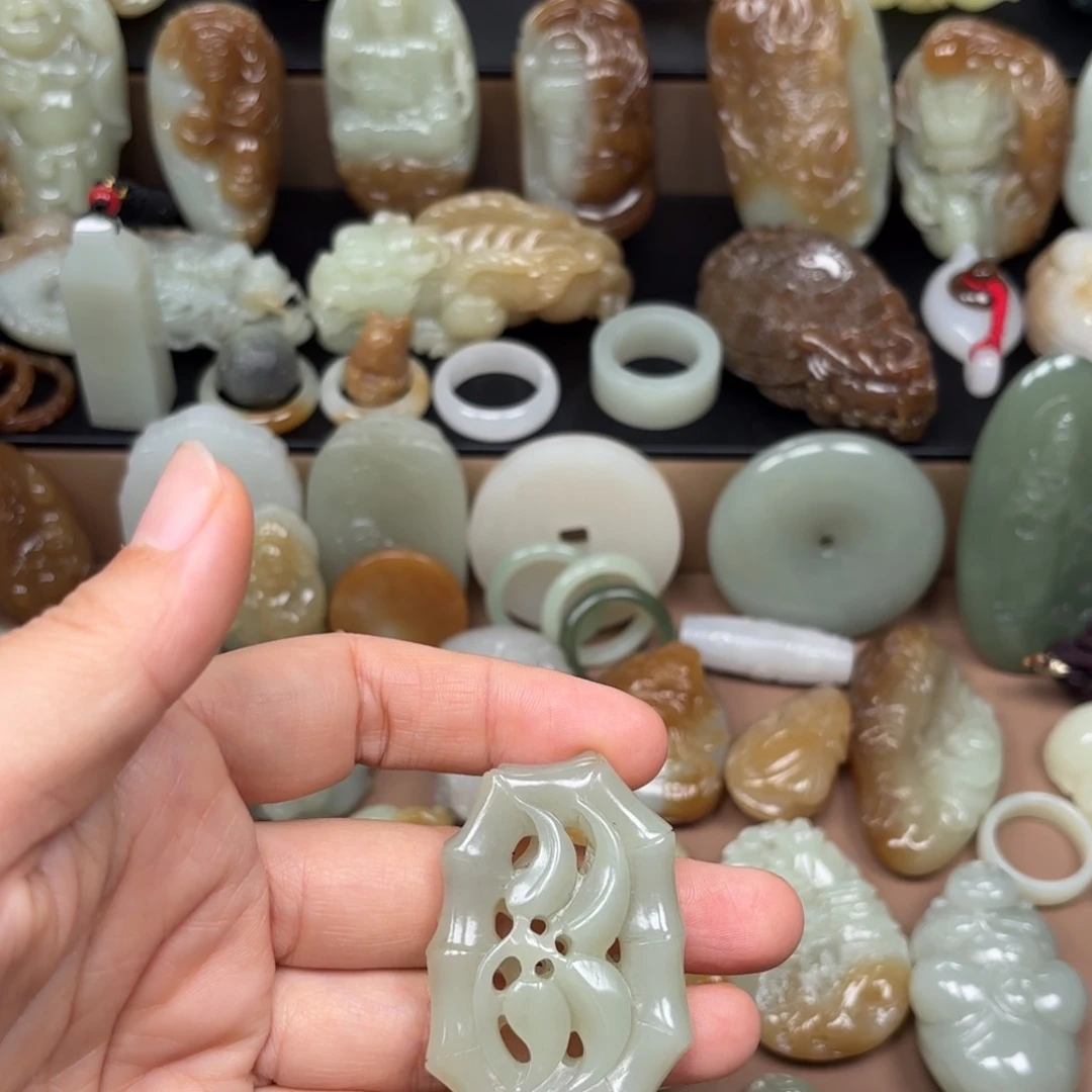 颈饰未镶嵌和田玉