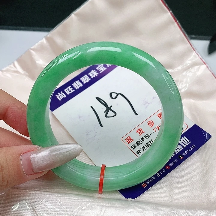 翡翠手镯未镶嵌翡翠12