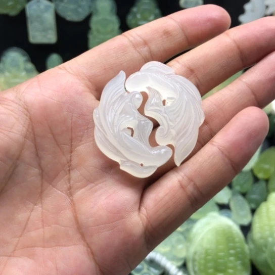 蛇纹石玉未镶嵌颈饰