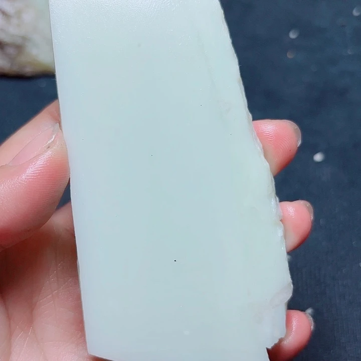 透闪石质玉未镶嵌珠宝奇石