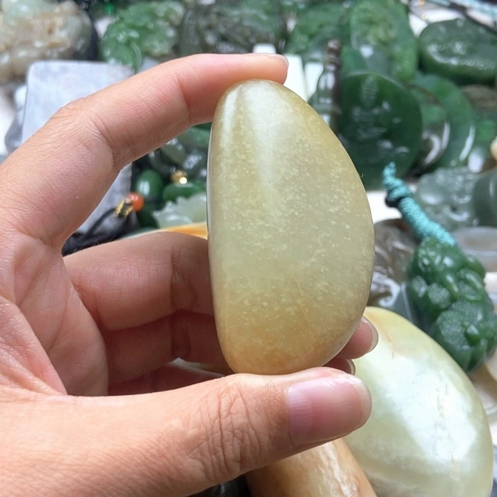颈饰未镶嵌和田玉悟*