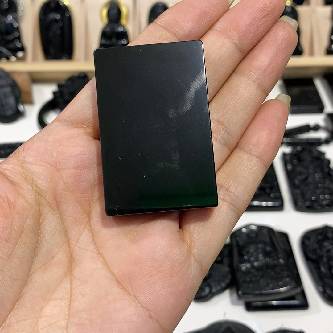 桃***酒岫玉未镶嵌天然岫玉蛇纹石玉颈饰