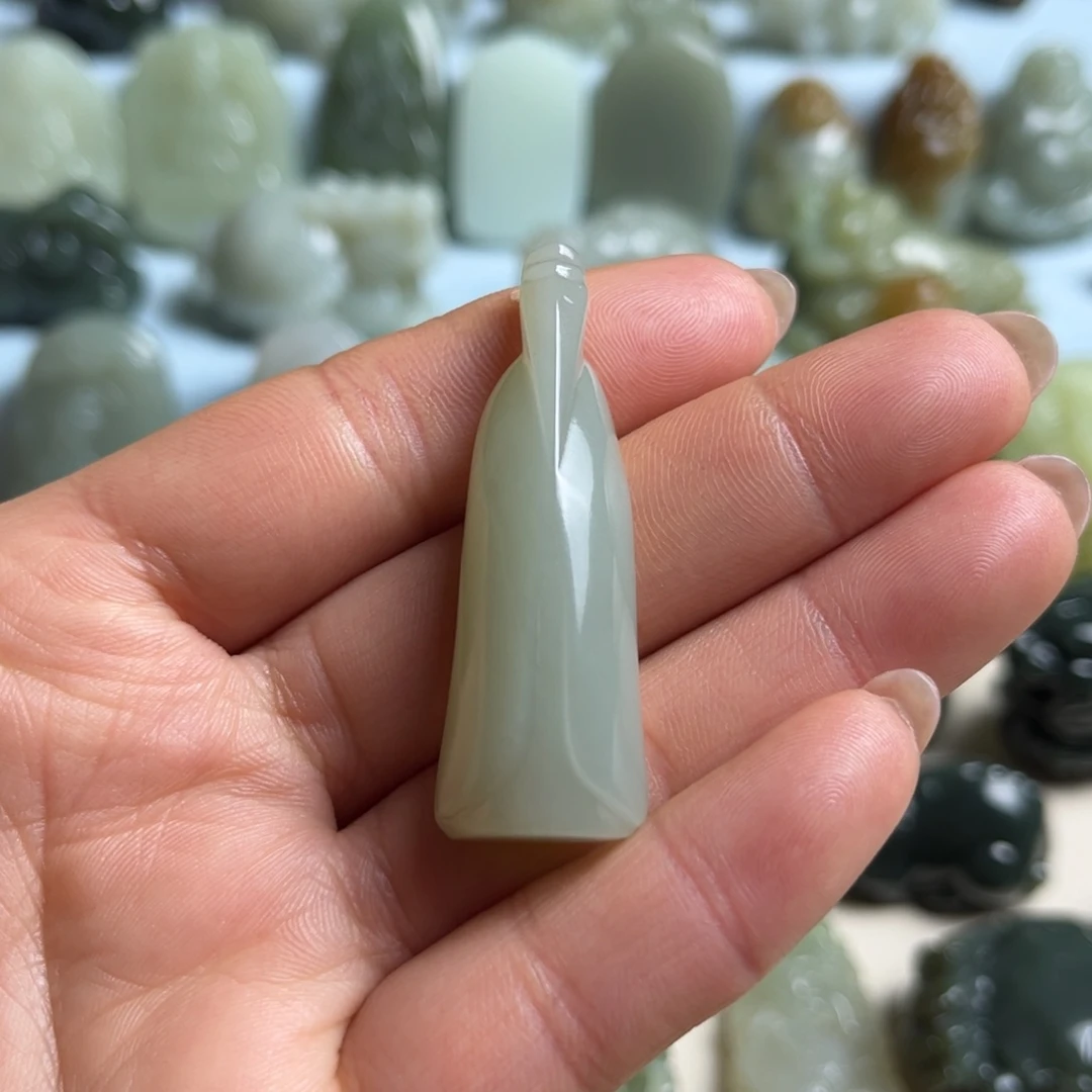 浅***颜和田玉未镶嵌挂件