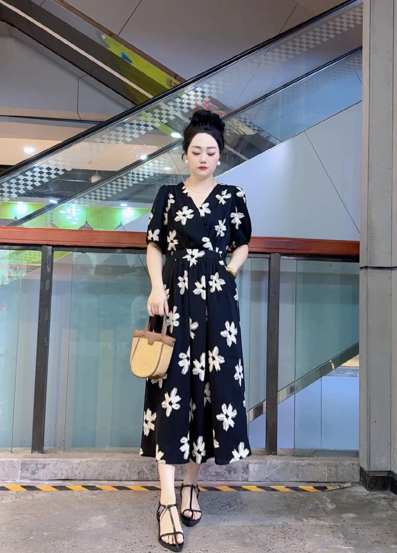5610#2025新款复古优雅潮法式气质时尚气质V领收腰显瘦碎花连衣裙