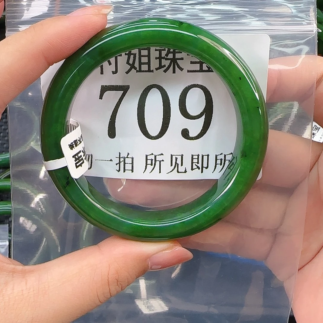 颈饰未镶嵌和田玉手镯57 709