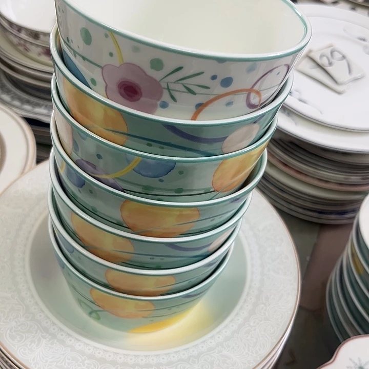 嘻***哈新骨瓷默认微瑕，7个4.5英寸花卉平底碗