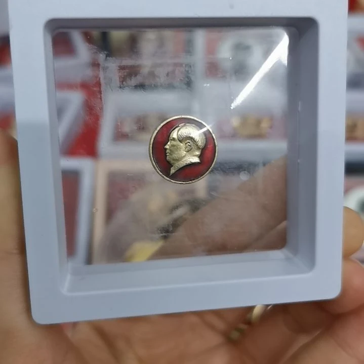 其他普通金属淡红藏纪念章1枚