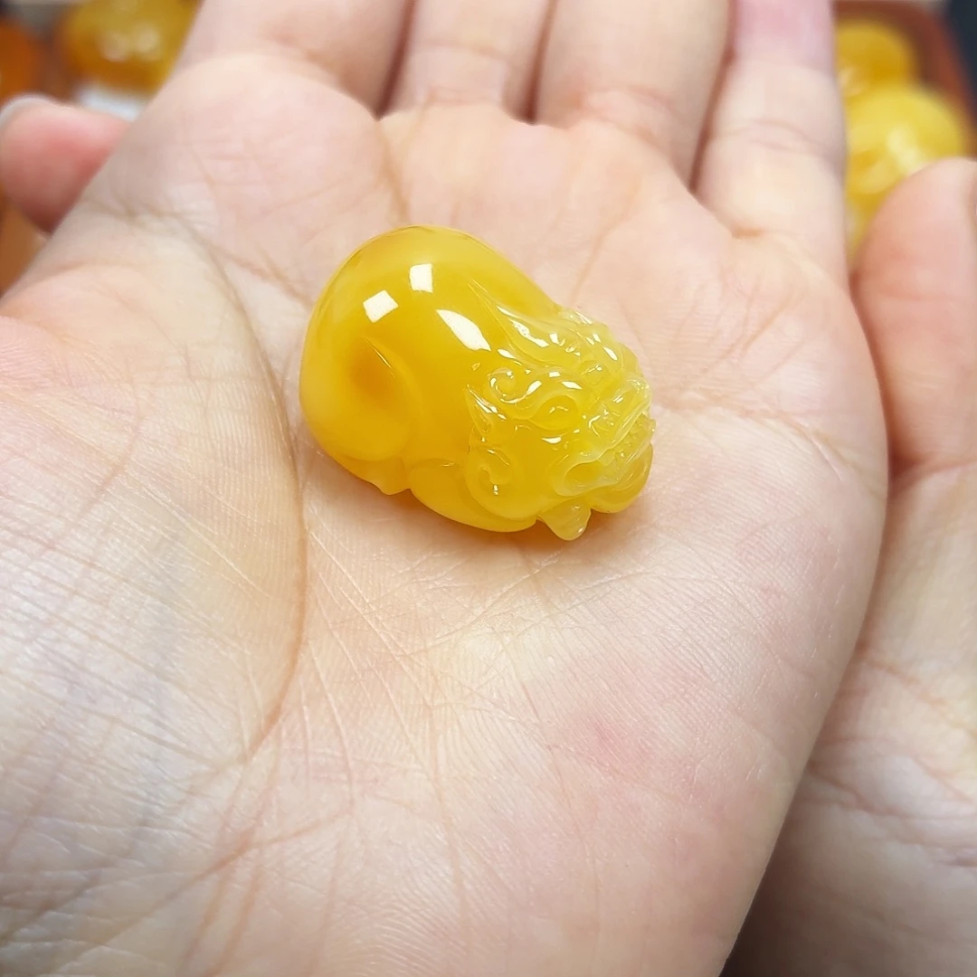 蜜蜡未镶嵌颈饰焦皮浓蜡妖花貔貅