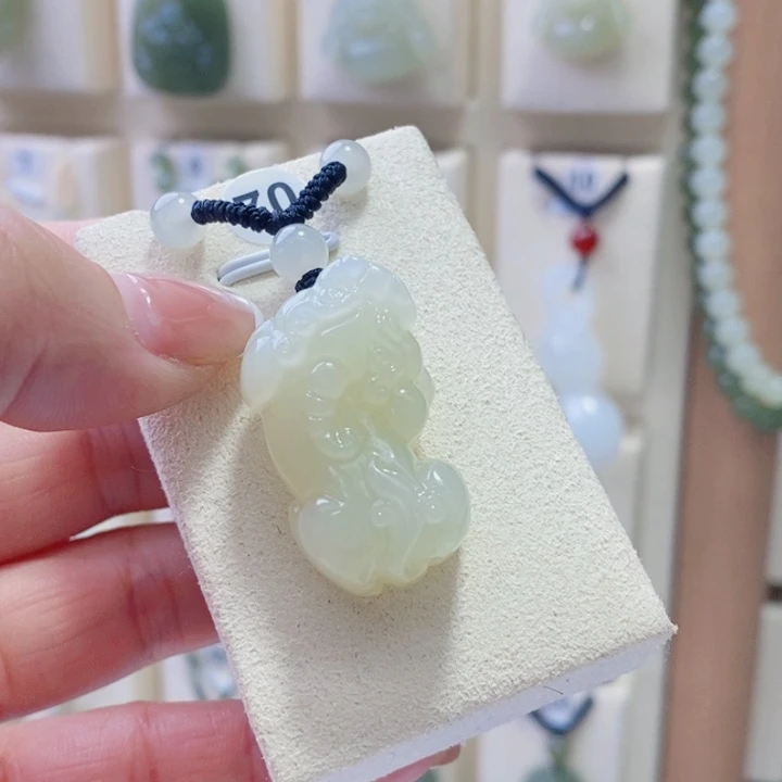 和田玉未镶嵌颈饰