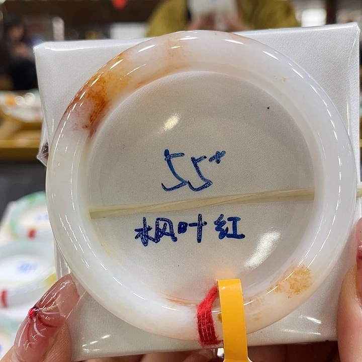 翡翠手镯未镶嵌翡翠手镯