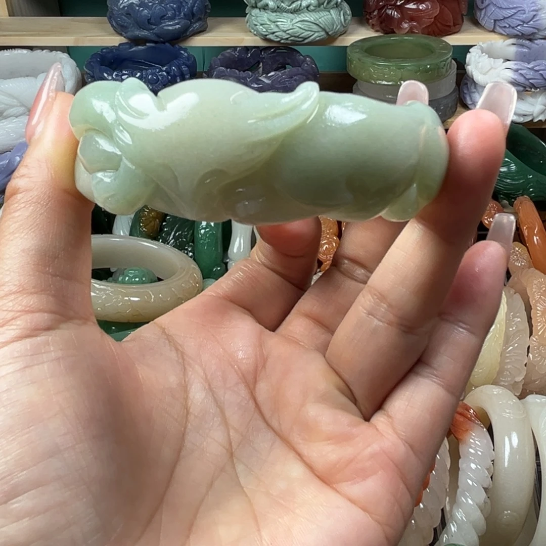 石英质玉未镶嵌纯手工雕刻手镯