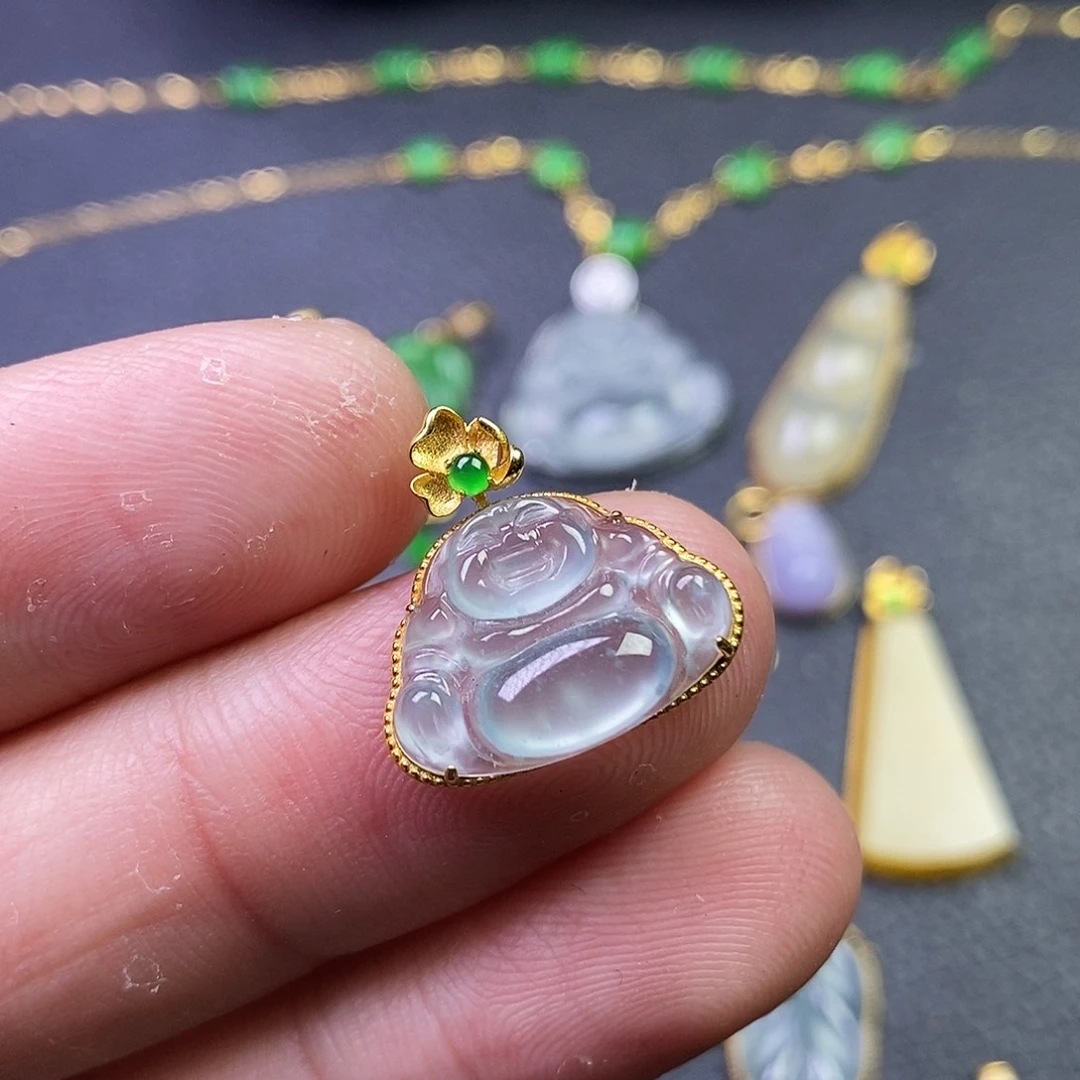 颈饰18K金镶嵌翡翠