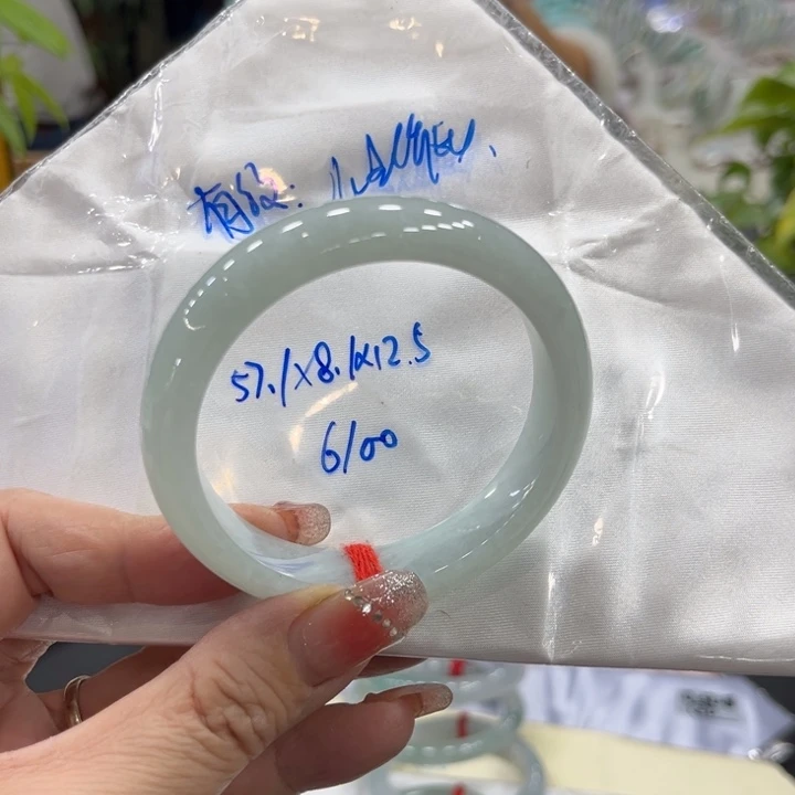 翡翠手镯未镶嵌正圈晴绿