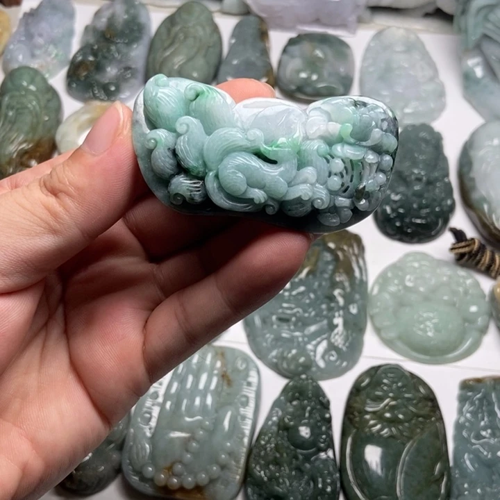 翡翠未镶嵌颈饰九尾狐38