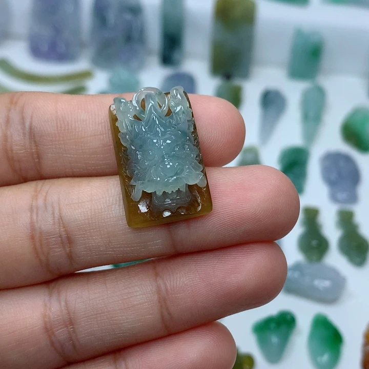吊坠(不含链)未镶嵌翡翠