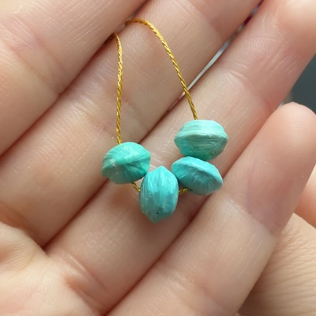 绿松石未镶嵌颈饰