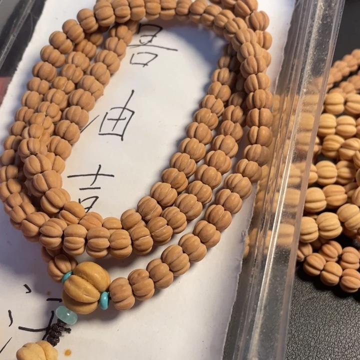 L***y吊坠文玩核桃脖挂