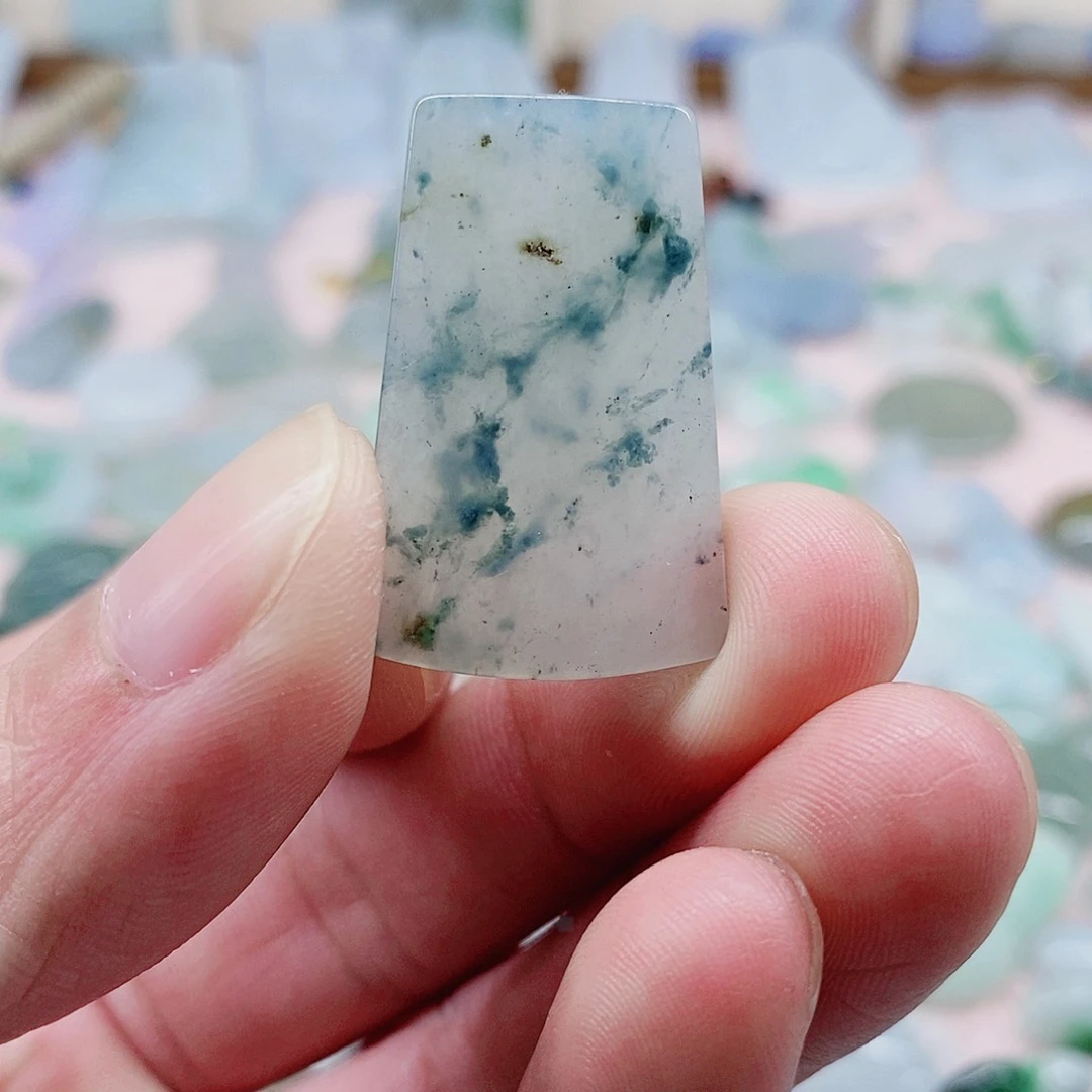 颈饰未镶嵌翡翠天然