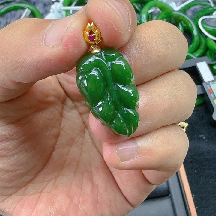 和田玉（碧玉）颈饰18K金镶嵌