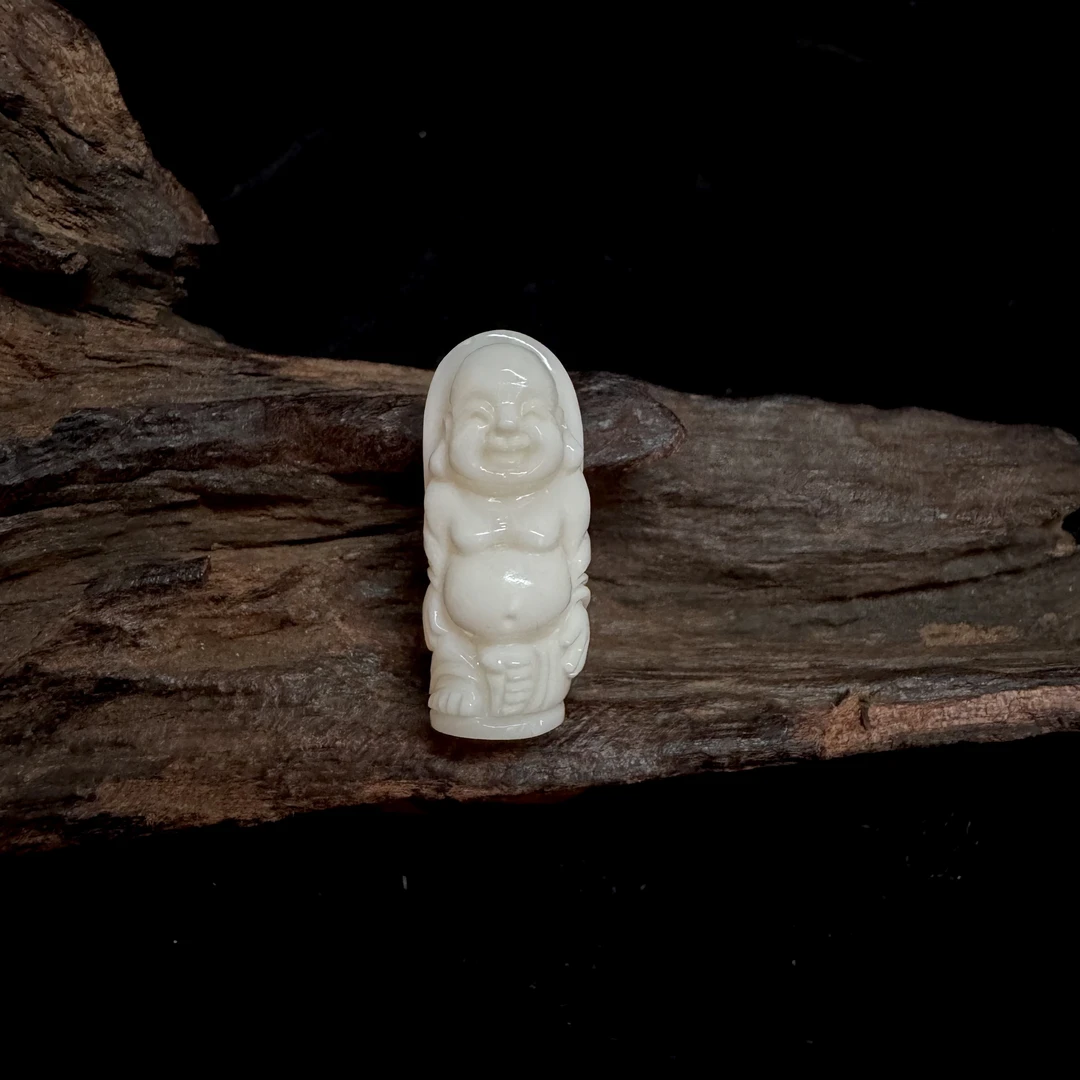 碧海丹心-天然MOMO红珊瑚弥勒佛雕刻件-06013