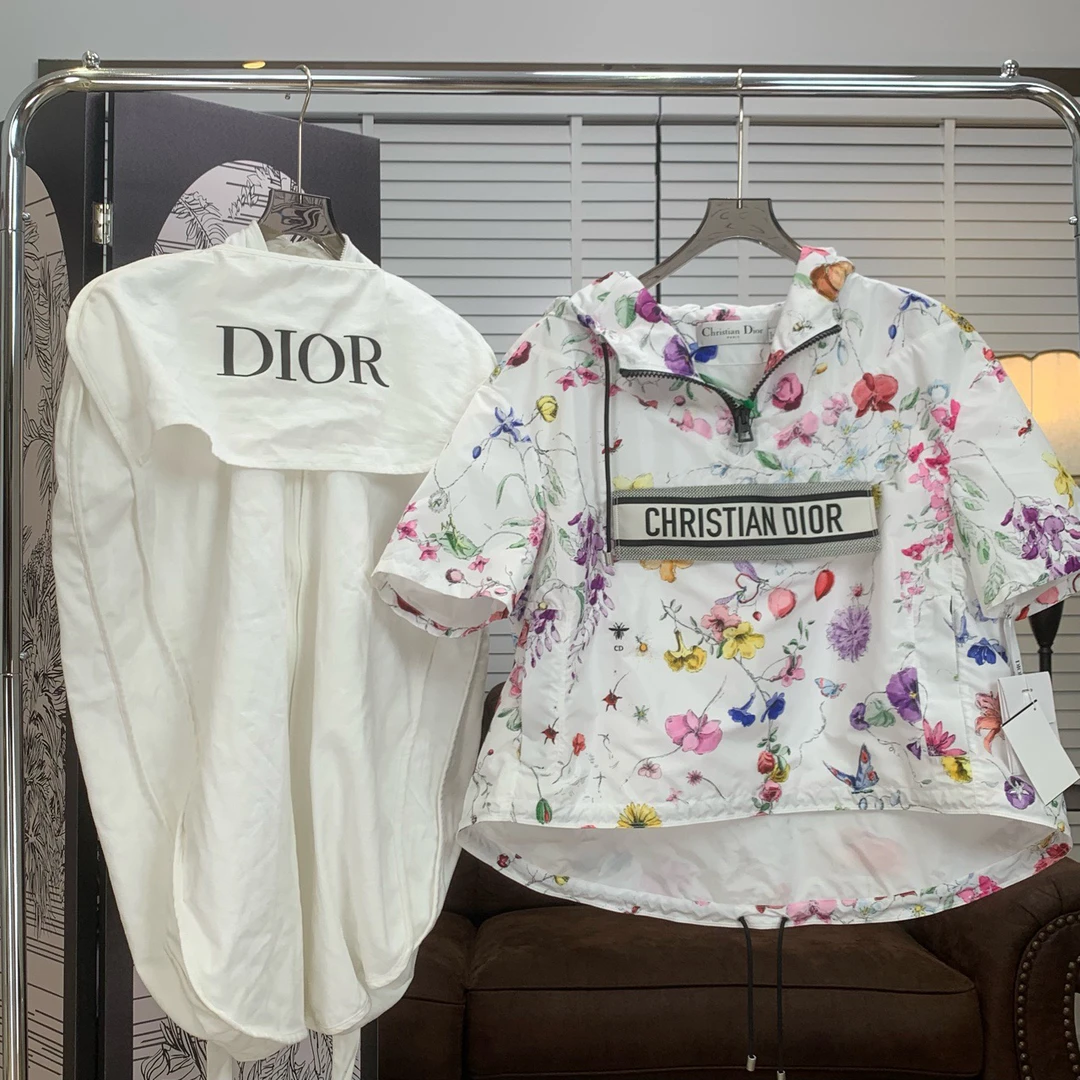 99新 DIOR/迪奥 23fw最新款花卉标语短袖冲锋衣/m码//女18420