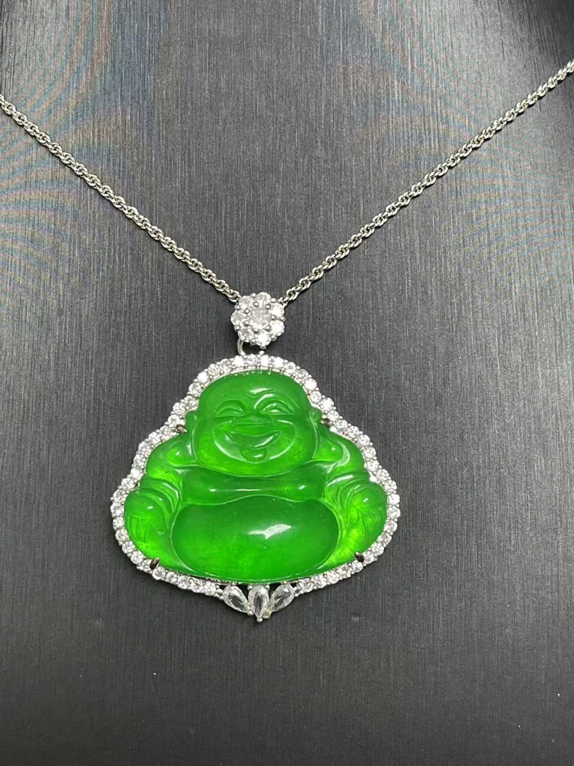翡翠吊坠气质时尚