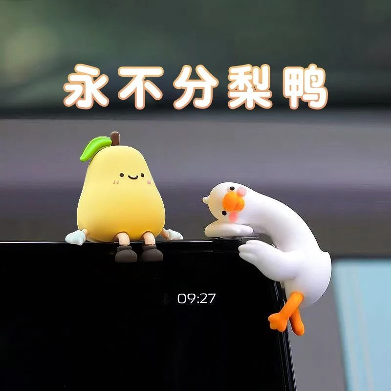 2025新款可爱小鸭子屏幕趴趴汽车摆件车载车内车上中控台装饰品