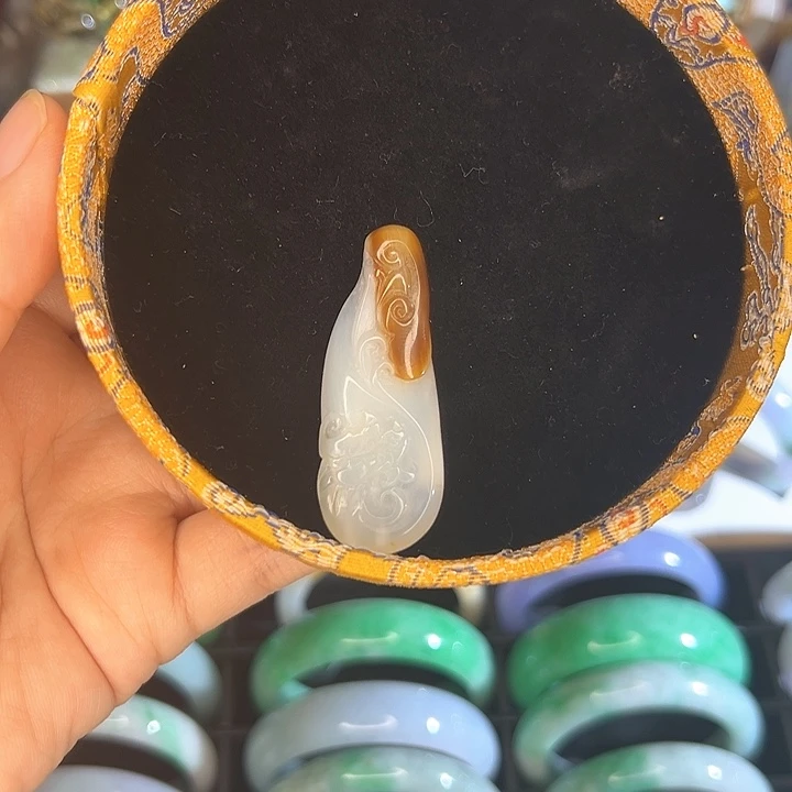 石英质玉（黄龙玉）合金颈饰俏色巧雕福寿如意挂件