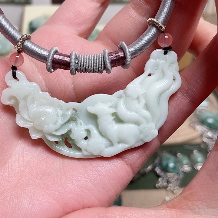 透闪石-蛇纹石玉颈饰未镶嵌