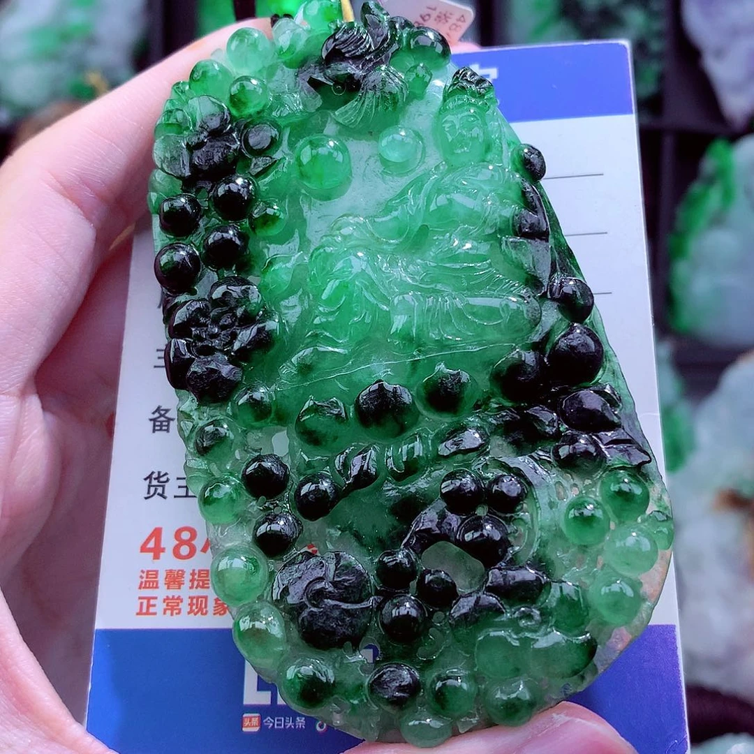 翡翠未镶嵌颈饰挂件