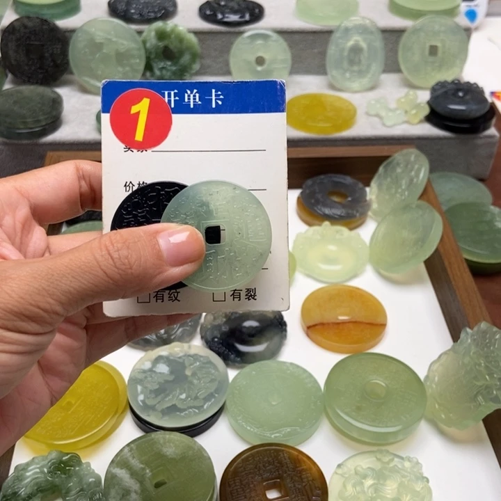 未镶嵌蛇纹石玉颈饰用****2