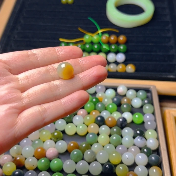 和田玉未镶嵌车挂