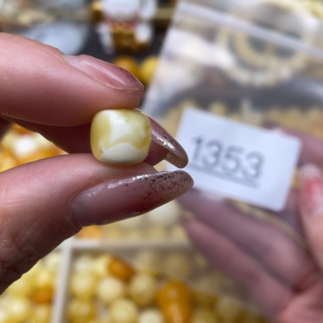 蜜蜡珠宝奇石未镶嵌粉点10