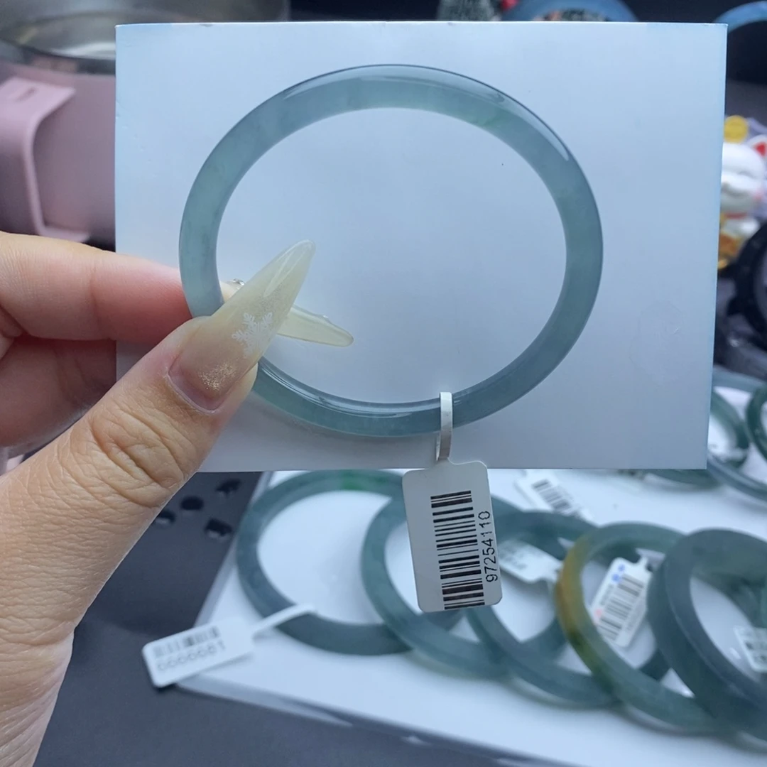 定制翡翠未镶嵌手镯冰蓝