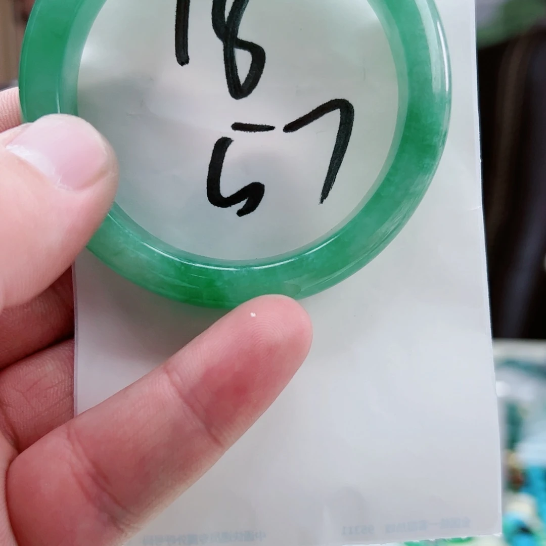 翡翠手镯未镶嵌翡翠