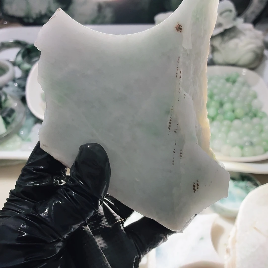 翡翠未镶嵌颈饰边角料