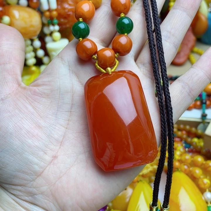 树脂制品钱****多95号无事牌吊坠