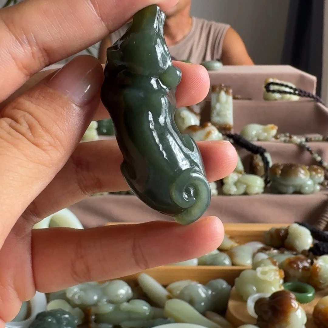 颈饰未镶嵌和田玉（糖玉）
