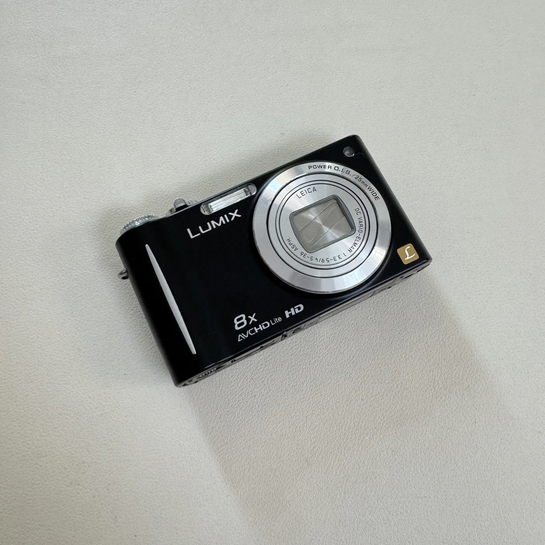 9新 Panasonic/松下 松下zr3 1410w像素 8倍光学变焦 配件齐全